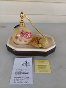 lot 1289 image: Allex Hand-Blown Art Glass Perfume Atomizer with Marcel Franck Paris Bulb Sprayer