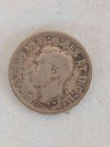 lot 2261 image: 1943 Canada 10 Cents Silver Dime - King George VI