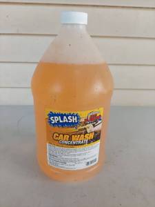 lot 2279 image: Splash Car Wash Concentrate 1 Gallon