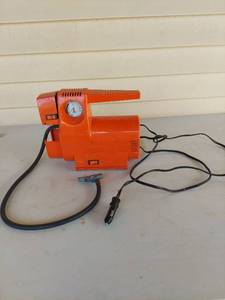lot 2282 image: Portable 12V DC Air Compressor with Built-In Flashlight