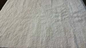 lot 2022 image: 7x10 Plush Shag Area Rug. Color Cream.
