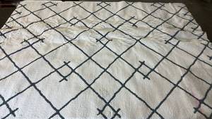 lot 2053 image: Threshold Cream Fleece Area Rug. 7x10.