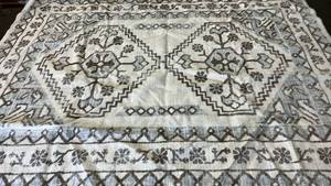 lot 2068 image: Threshold Cream 7x10 Area Rug.