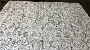 lot 2080 image: Garvee Machine Washable 8x10 Area Rug.