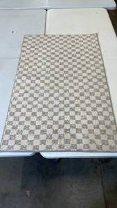 lot 3010 image: Threshold Rug, 26x4