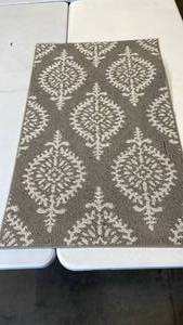 lot 3017 image: Threshold Area Rug, 26x4