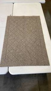 lot 3024 image: Threshold Accent Rug, 30x46