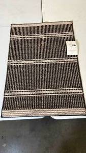 lot 3035 image: Threshold Rug, 24x36