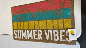 lot 3041 image: Sun Squad Doormat, 18x30