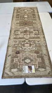 lot 3046 image: Threshold Runner, 28x84