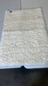 lot 3054 image: Room Essentials Accent Rug, 30x46