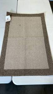 lot 3058 image: Threshold Accent Rug, 30x46