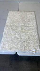 lot 3062 image: Room Essentials Accent Rug, 26x310