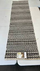 lot 3064 image: Threshold Runner, 24x84