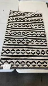lot 3073 image: Threshold Accent Rug, 30x48