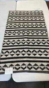 lot 3074 image: Threshold Accent Rug, 30x48
