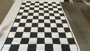 lot 3084 image: Room Essentials Area Rug, 4x56