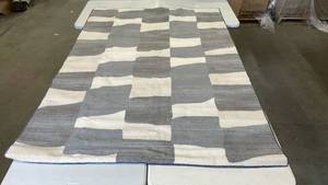 lot 3086 image: Room Essentials Area Rug, 5x7
