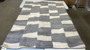 lot 3088 image: Room Essentials Area Rug, 5x7