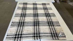 lot 3089 image: Room Essentials Area Rug, 4x56