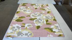 lot 3090 image: Room Essentials Area Rug, 4x56