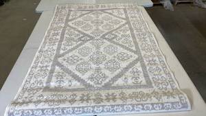 lot 3094 image: Area Rug, 4x6