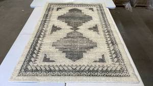 lot 3104 image: Threshold Area Rug, 4x6