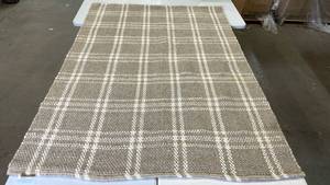 lot 3114 image: Threshold Area Rug, 5x7