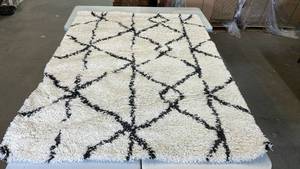 lot 3115 image: Area Rug, 5x7