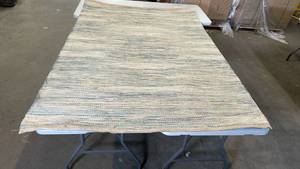 lot 3121 image: Threshold Area Rug, 5x7