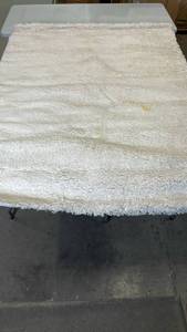 lot 3124 image: Threshold White Shag Area Rug 51x 611