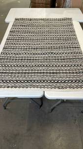 lot 3129 image: Threshold Area Rug, 4x6