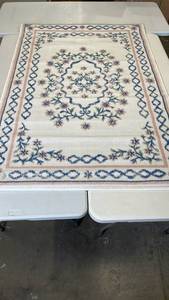 lot 3147 image: Area Rug, 4x6