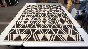 lot 8005 image: Threshold Geometric 7x10 Area Rug - Gray