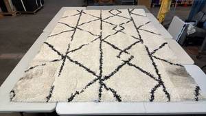 lot 8013 image: Threshold 8x10 Black &White Eyelash Shag Area Rug