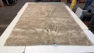 lot 8020 image: Threshold 8x10 Shag Rug - Beige