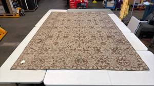 lot 8035 image: Target Threshold 7x10ft Area Rug