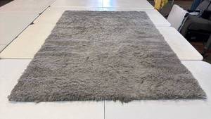 lot 8050 image: Room Essentials Gray Shag Area Rug 48x66 inches