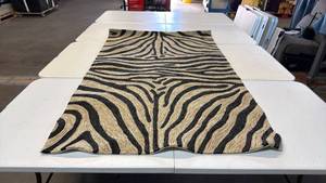 lot 8053 image: Liora Manne Ravella Zebra Print Area Rug 42x66 inches