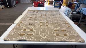 lot 8055 image: Threshold Geometric Wool Area Rug
