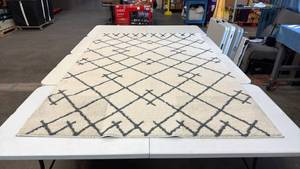 lot 8061 image: Threshold Geometric Area Rug 5x7