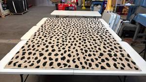 lot 8072 image: Modern 5x7 Animal Print Area Rug
