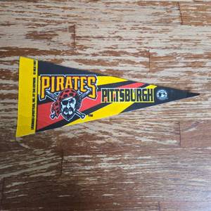 lot 86 image: Pittsburgh Pirates MLB Team Mini Pennant