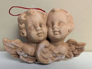 lot 16912 image: Decorative Cherub Wall Ornament