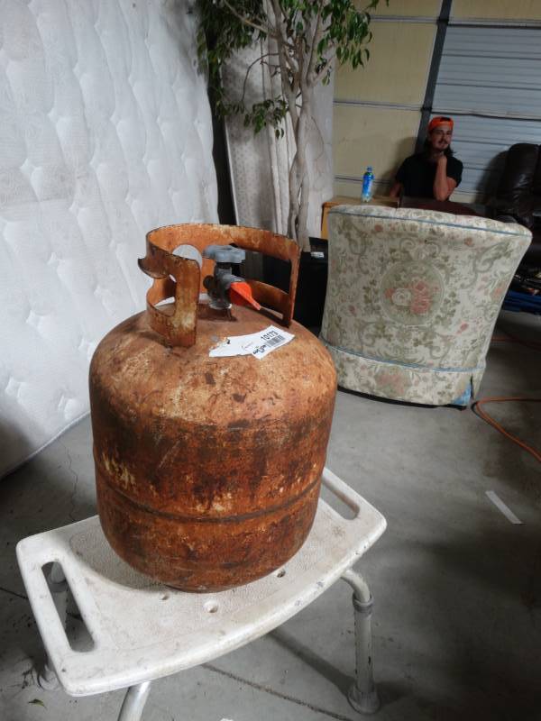 lot 10173 image: Old 5 Gallon Propane Tank