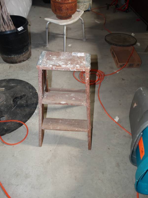 lot 10174 image: Wooden Step Ladder