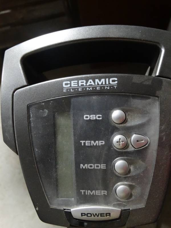 lot 10179 image: Ceramic Element Oscillating Heater