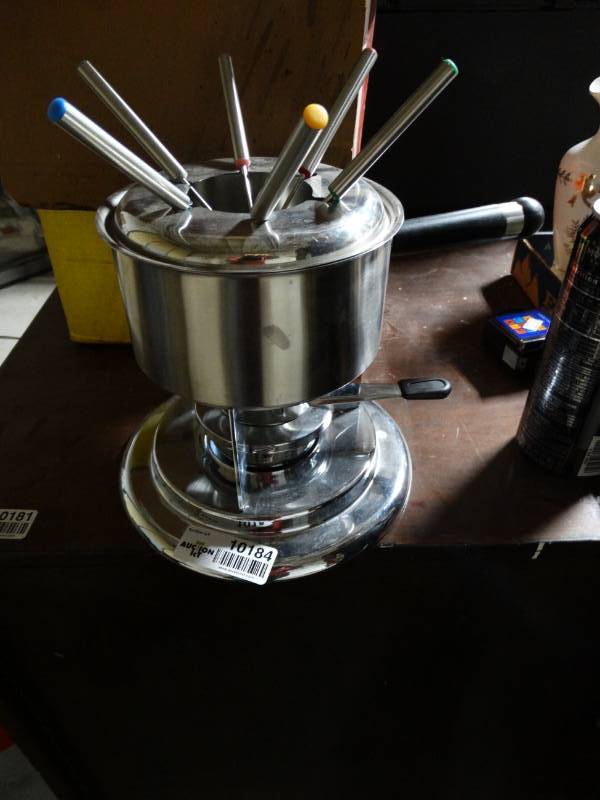 lot 10184 image: 6 Person Fondue Set