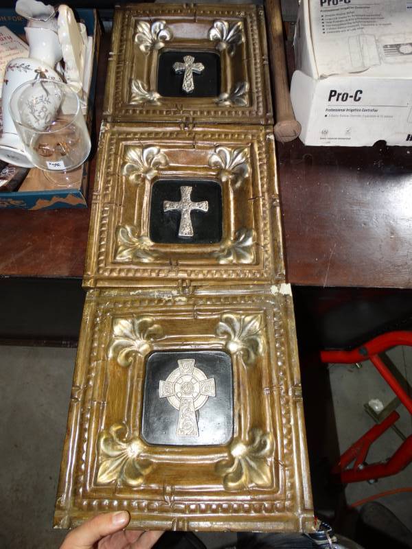 lot 10186 image: Christian Home Decor
