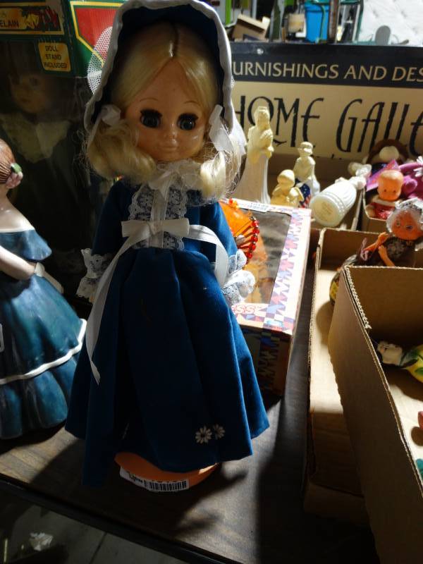 lot 10198 image: Playmates Doll with Removable Revolving Musical Stand